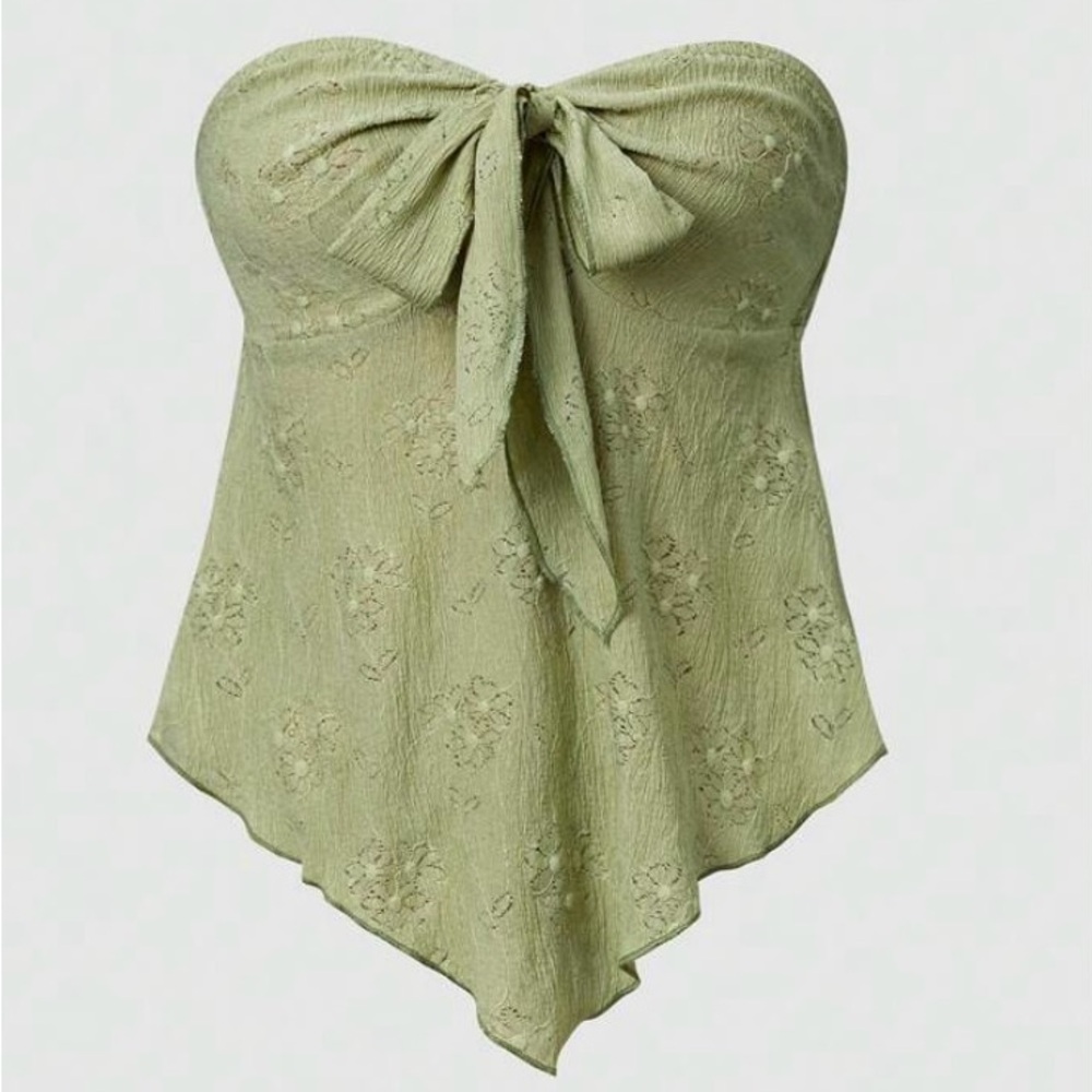 Textured knotted strapless top